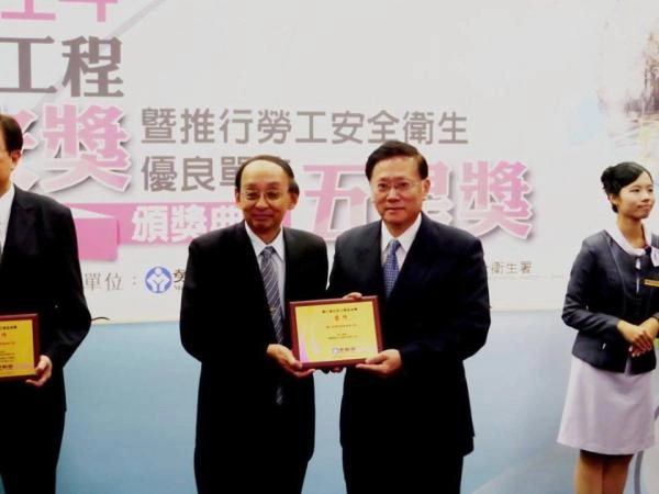 子公司聯鋼營造承建的『台中及員林高架軌道工程』榮獲品質及工安雙重獎項